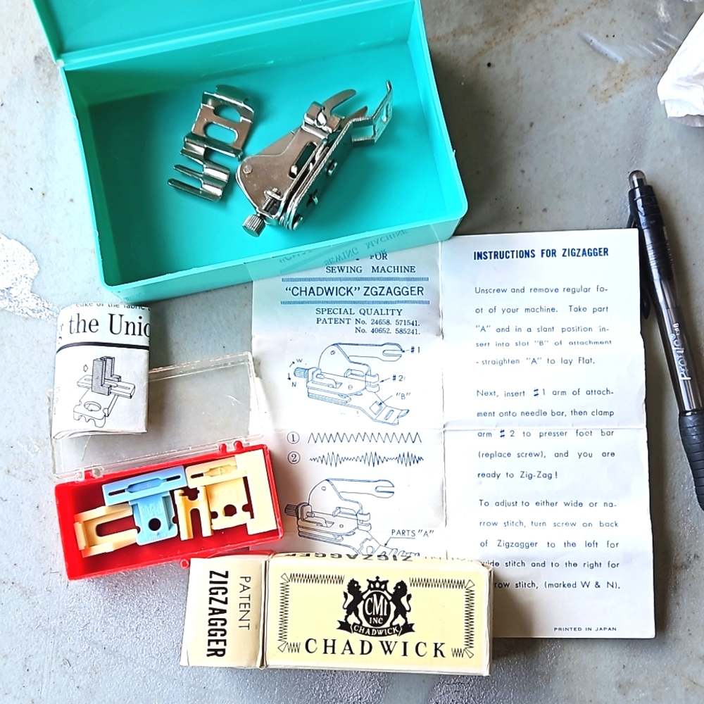Vintage sewing machine lot zig zagger and feet w Avon box